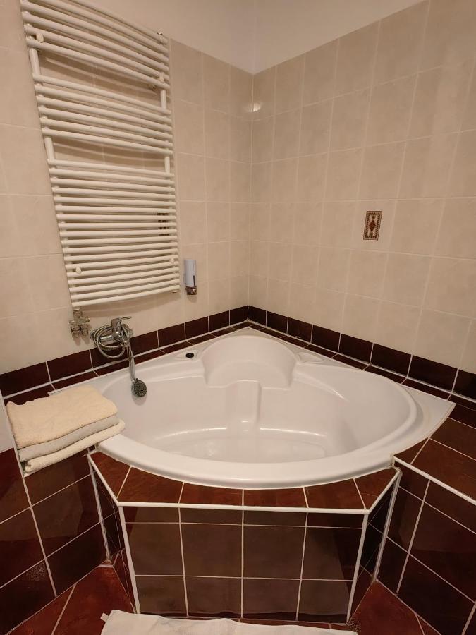 Oasis Apartman Segedyn Zewnętrze zdjęcie